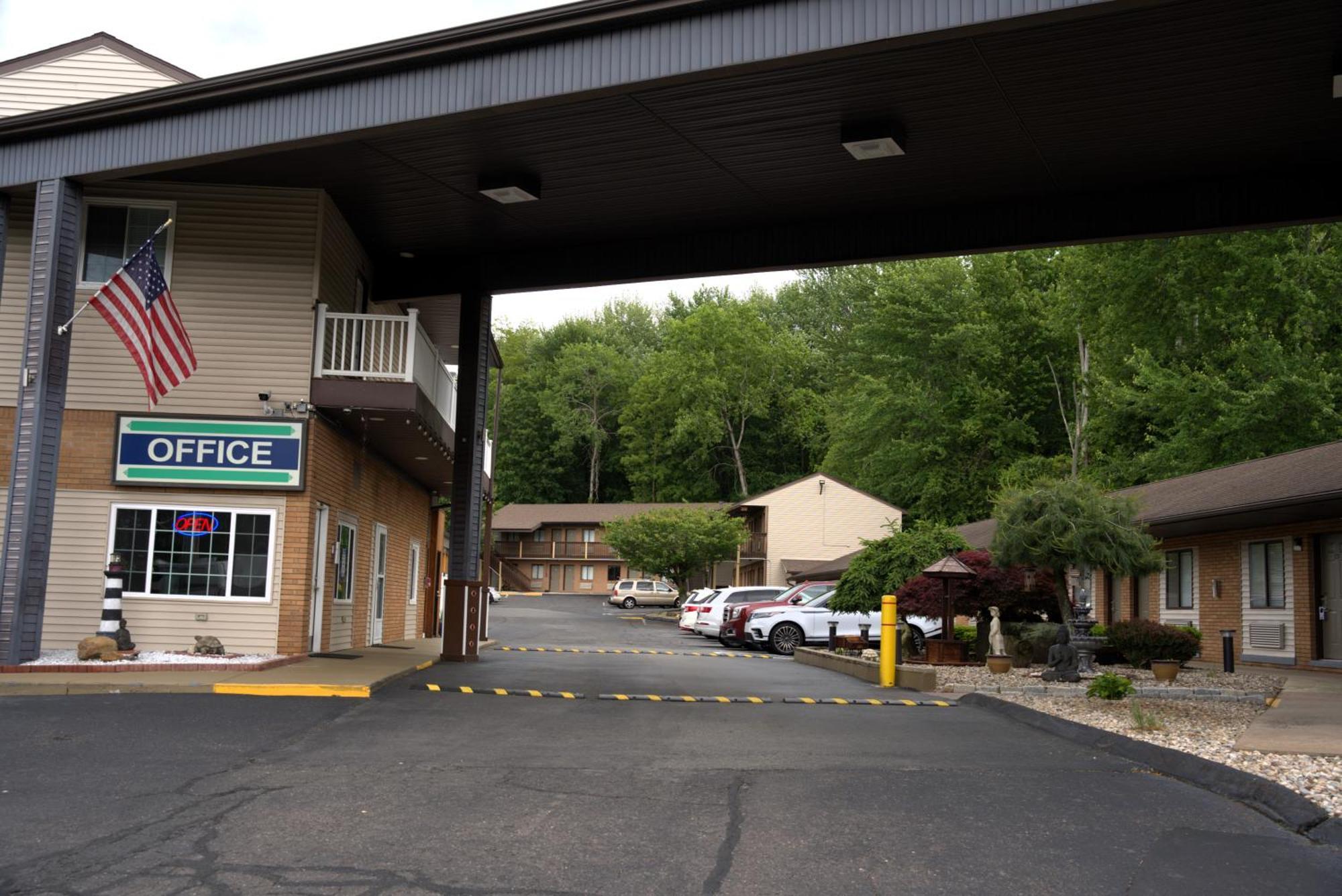 Carrier Motor Lodge Newington Экстерьер фото